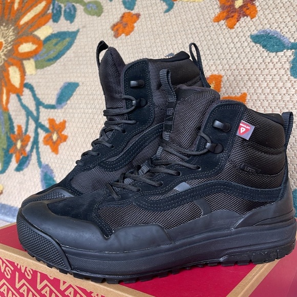 Vans WMNS Ultrarange Exo
Black/Black
VN0A4BVSBKA
Boots Sneakers - Picture 6 of 16